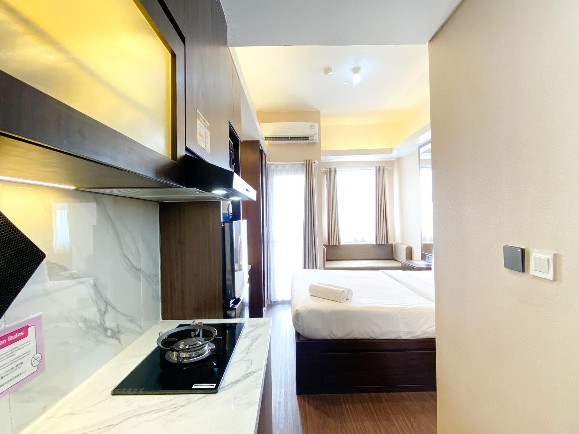 Cozy And Warm Transpark Juanda Timur By Travelio Apartemen Bekasi